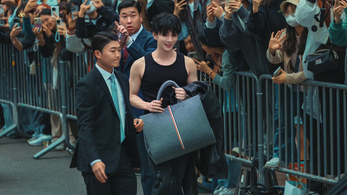 shuasmedia's tweet photo. joshua’s face card &amp; body card goes crazy https://t.co/t8MmH9P0DD