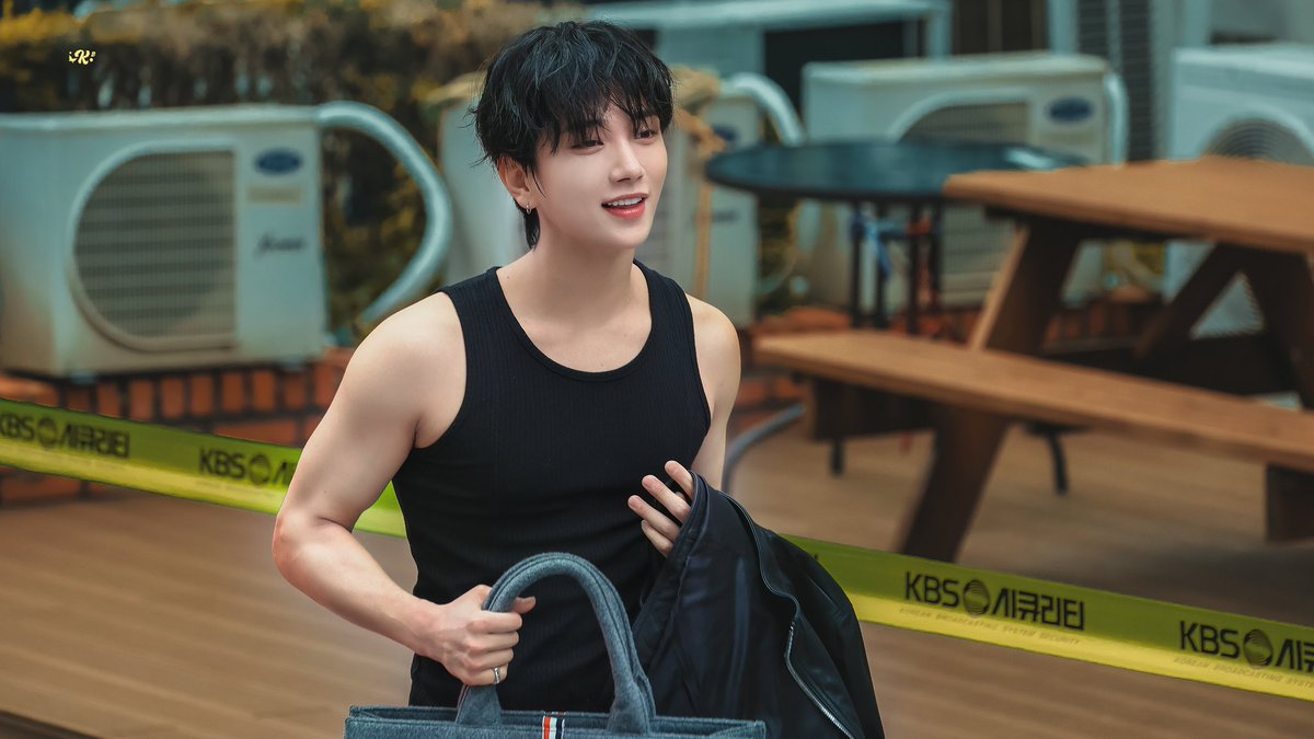 shuasmedia's tweet photo. joshua’s face card &amp; body card goes crazy https://t.co/t8MmH9P0DD