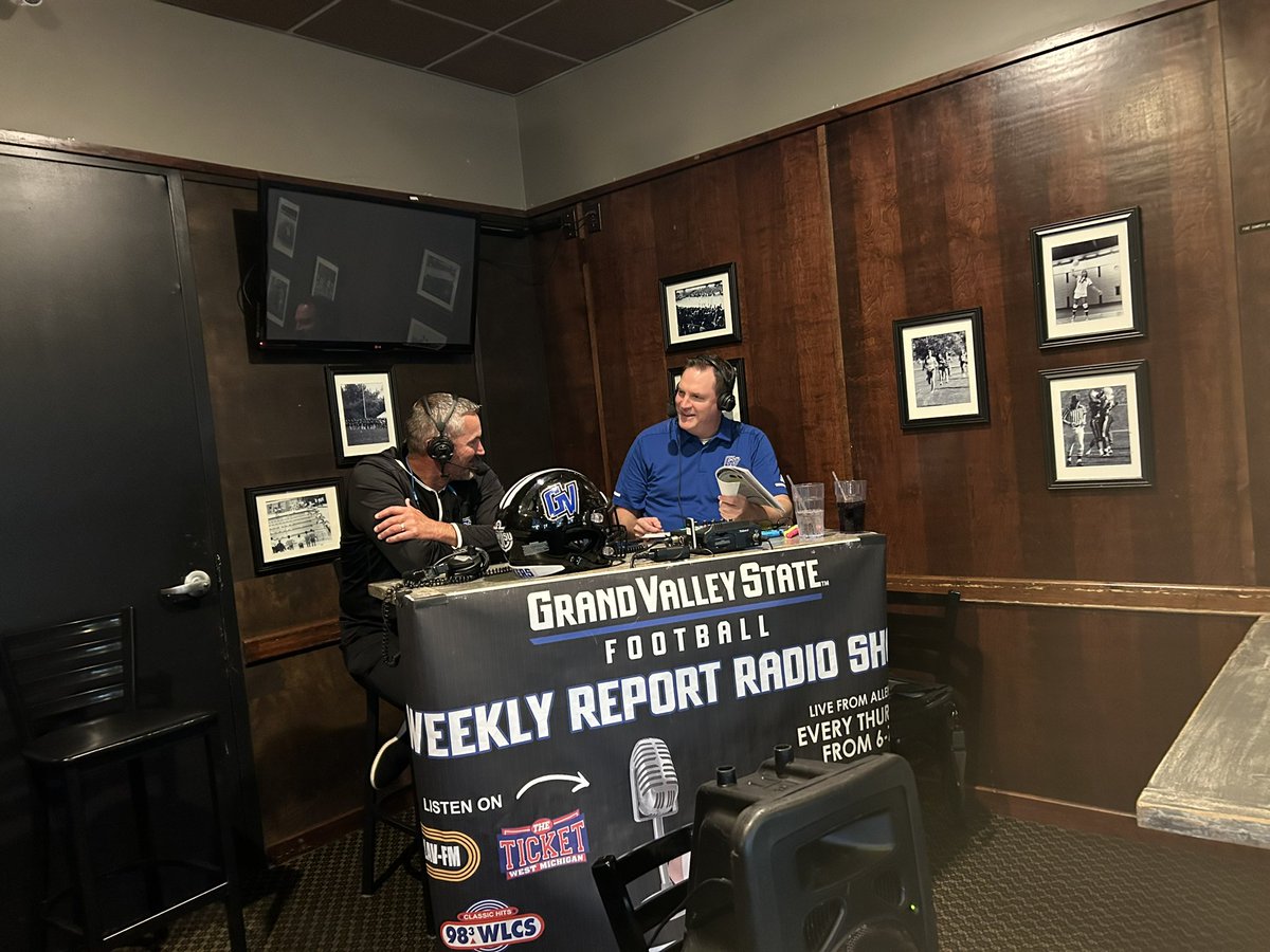 gvsufootball's tweet photo. Great GVSU Football coaches show tonight at the Main Street Pub. Players Gabe Brown and Kyler Blake-Jones were great guests. Offensive line coach Brad Bez kept it an Oline theme. #AnchorUp https://t.co/jUDkzOMO2O
