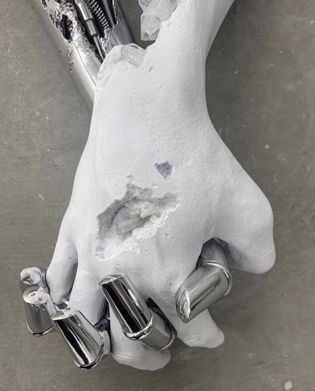 3CC0__'s tweet photo. Holding Hands by Daniel Arsham &amp; Hajime Sorayama (2019) https://t.co/e0A0mYCU6K
