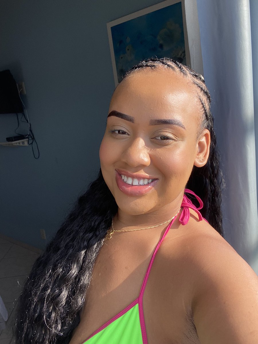 Saantooooss's tweet photo. ☀️👙 https://t.co/igAPrOb0dl