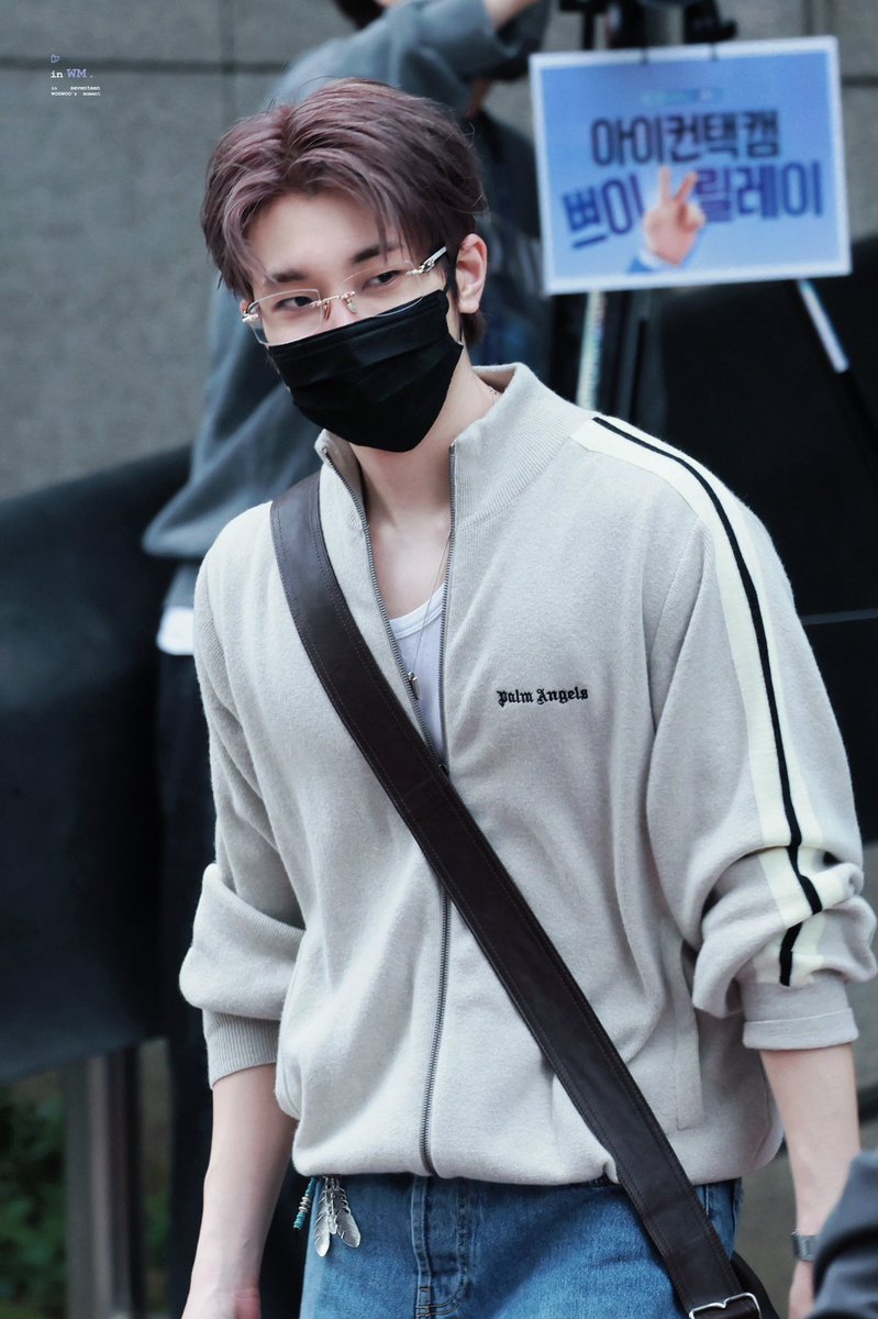 heybabydeul's tweet photo. fuck it if i can’t have him 😫 https://t.co/TQuf0RE7oy