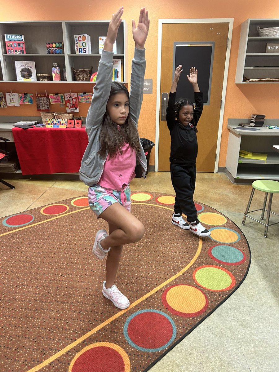LorenFoster's tweet image. Sometimes we make art, sometimes we dance sometimes we do both! Dancers+Art=DART #dart #tcs #artsintegration #elementaryarts