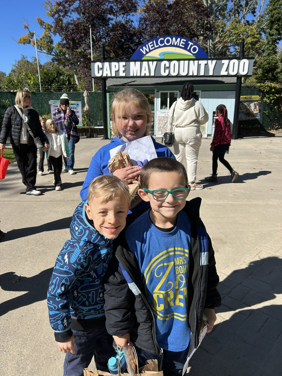 My Zoo Crew! 💙🐒🦁🐯 <a href="/OAPrincipal/">Susan DAlessandro</a> <a href="/JLoweNJ/">Jennifer Lowe</a>