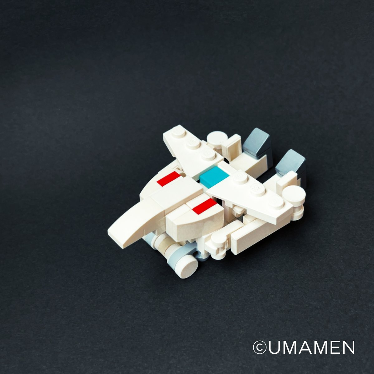 udon01410141's tweet photo. レゴでマクロスVF-1を作りました。
#legomicroscale https://t.co/VcKKPVOBLD