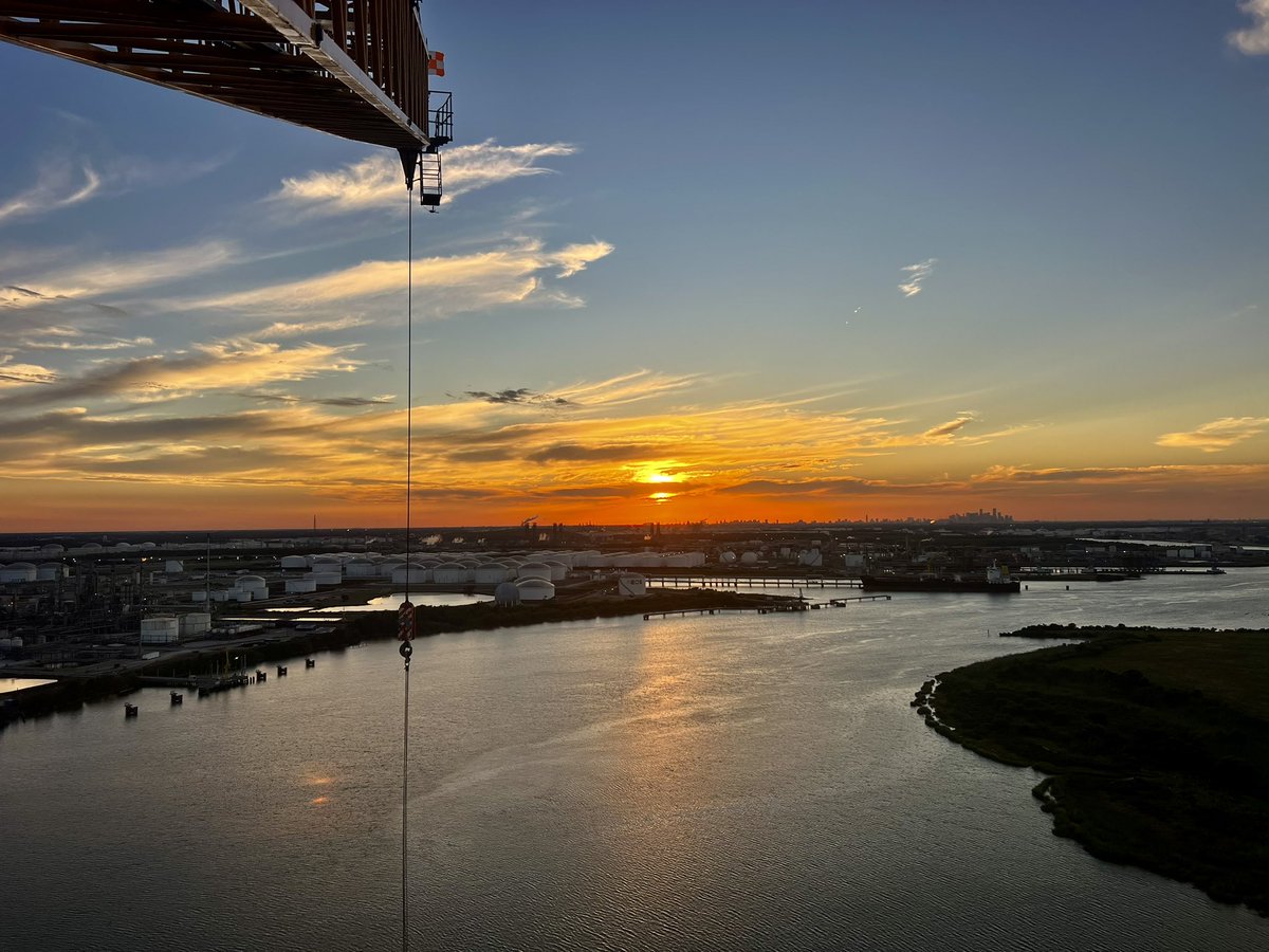 cranedewd's tweet photo. How about a #houstonsunset? @rodryanshow https://t.co/jjWqQ0dOwU