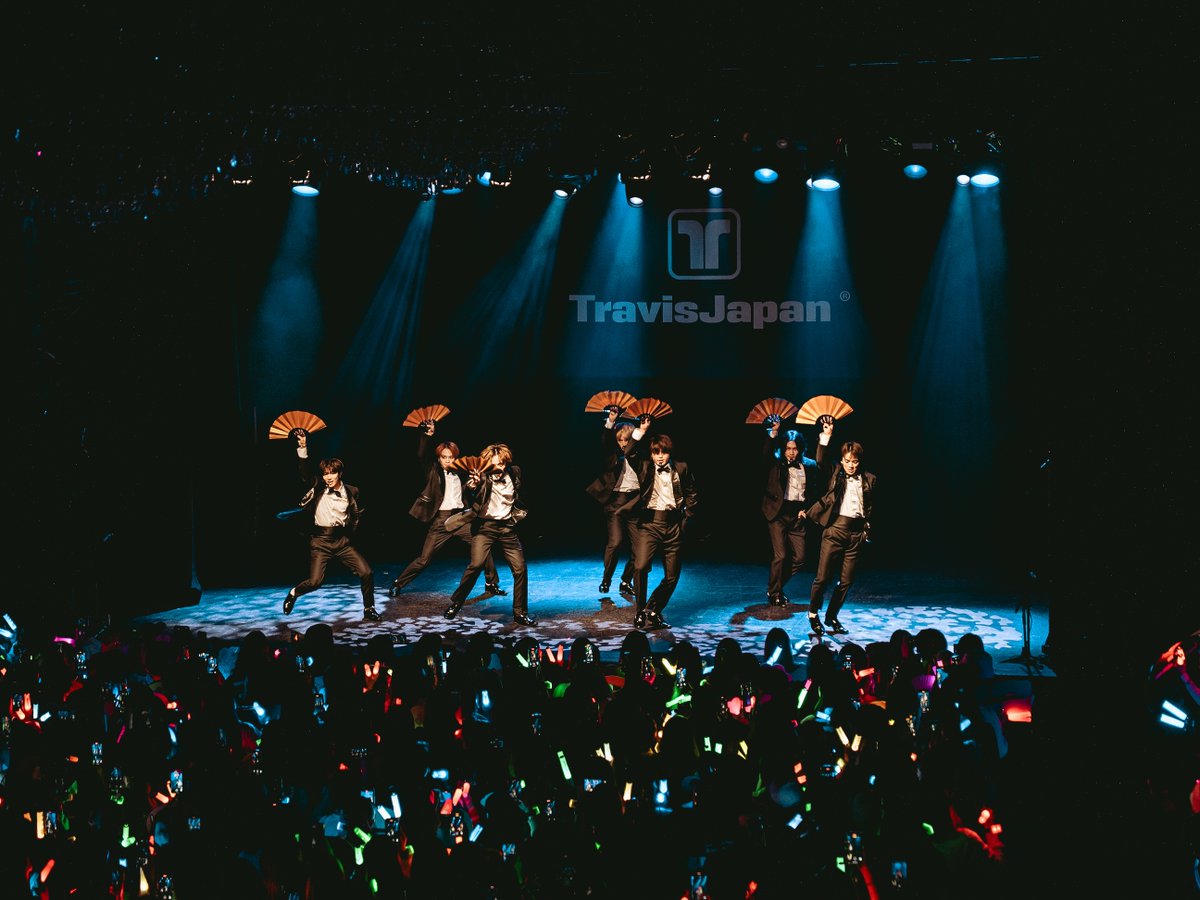 oricon's tweet photo. Travis Japan、初のワールドツアーを完走🐯🌍️
LA＆NY公演のレポートが到着✨

LA️では“夢のハリウッド”に感極まる…新曲も披露🎤
宮近海斗「みんなが誇れるTravis Japanに世界中でなりたい」【セトリあり】
https://t.co/iGXEUMS9QN

#TravisJapan #トラジャ https://t.co/4SkxEeO5Cg
