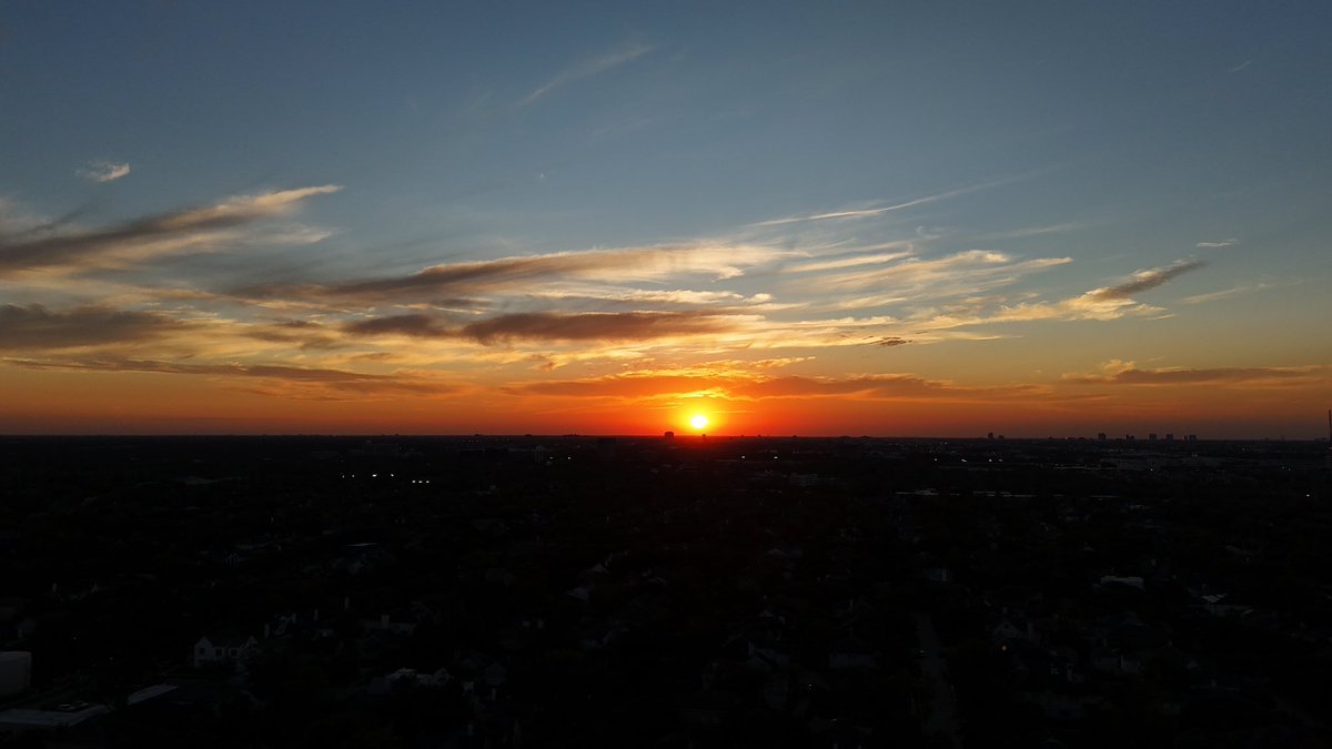 BillyForney3's tweet photo. Tonight’s sunset. From Houston. With some faint but visible crepuscular rays that this #droneseyeview follows to the anti-sunset sky as anticrepuscular rays. #houwx #txwx https://t.co/4a4YYNVJru