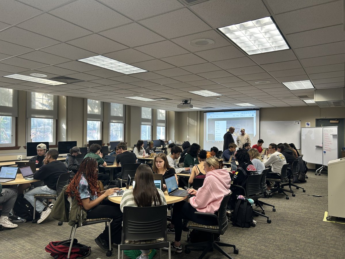 LEADR_MSU's tweet image. Lots happening in LEADR this semester! Lots of classes and instruction #digitalhistory #msudh