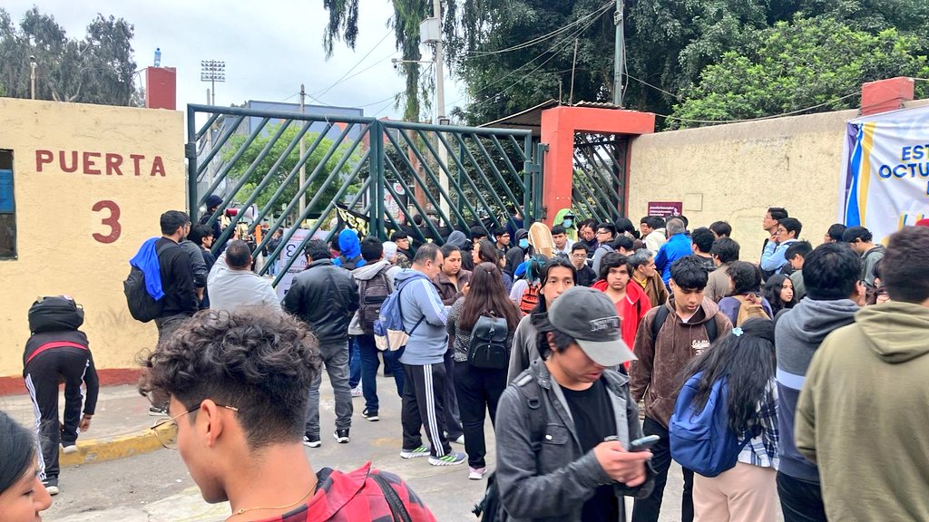 Mi solidaridad con los estudiantes de #SanMarcos, que están protestando contra las graves irregularidades en las #elecciones. Ellos exigen la nulidad del proceso electoral porque no se permitió listas opositoras en Asamblea Universitaria, decanos y representantes estudiantiles.