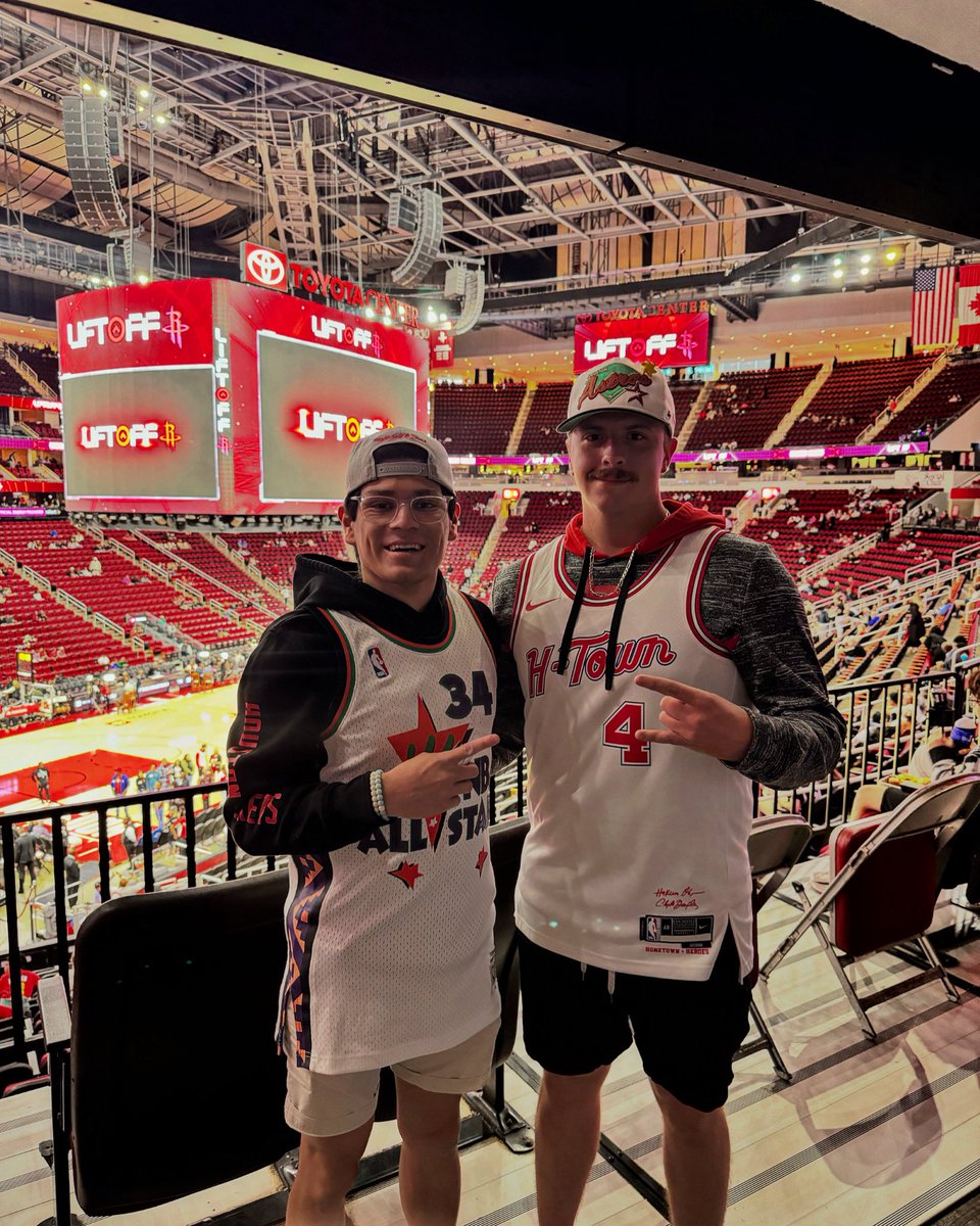 ClutchCityCast's tweet photo. 🗣️Clutch City Cast is BACK‼️ https://t.co/O7KFXBV9ya