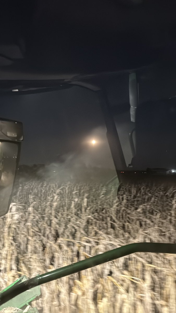 RyanR_BMFARMS's tweet photo. Another beauty of a harvest sunset. https://t.co/VzO0hDRig9