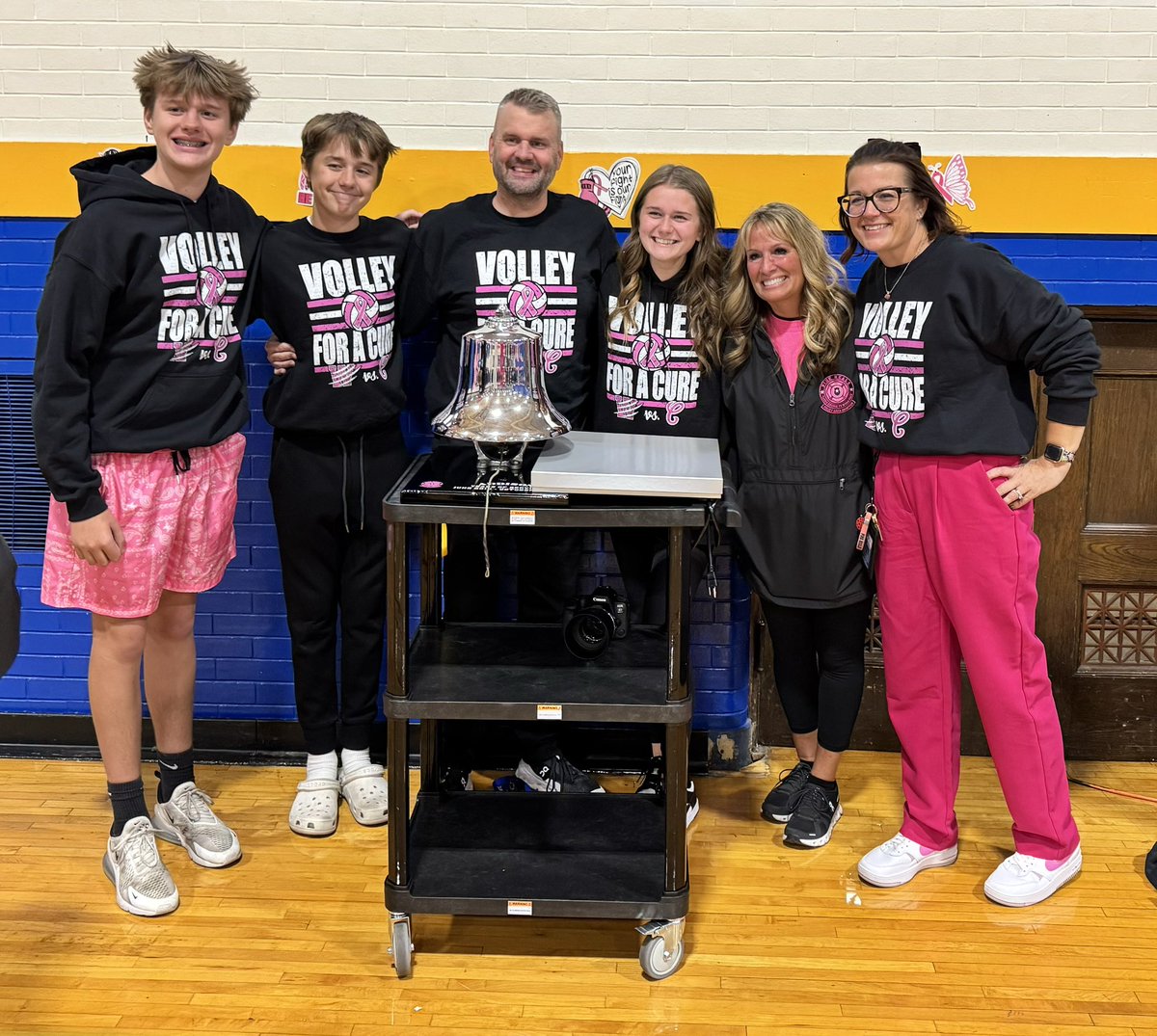 Prior to tonight’s game, <a href="/PinkHealsJoliet/">Pink Heals Joliet</a> presented the Locke family with the bell and the front of the Addison Pink Heals truck.  The Addison truck was retired earlier this month. 

Thank you to <a href="/PinkHealsJoliet/">Pink Heals Joliet</a> and everyone who helped make this happen for a very special family.