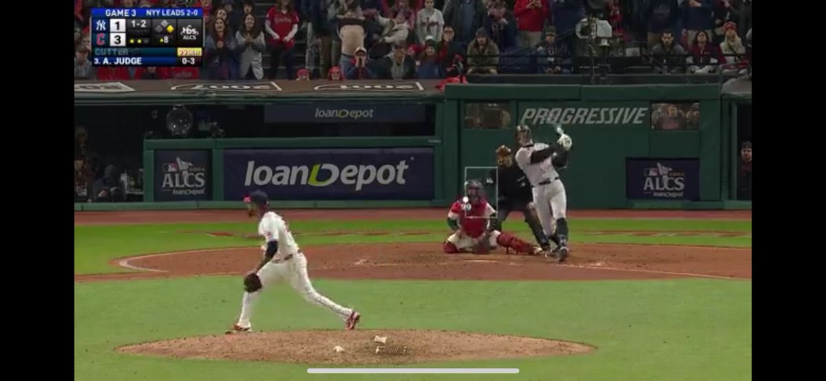 dom_fazio's tweet photo. Lmao. 99 at the knees, on the black.

@TalkinYanks https://t.co/FPU6Klu7ed
