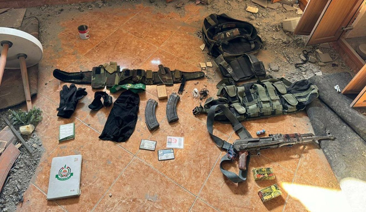 هذه هي الأملاك
و القصور،
والفنادق، 
والاستثمارات، 
هذهِ هي مقتنيات وأملاك رجلاً اتهمتوه بالعيوب جميعها أيها الـُعربان !!

#يحيى_السنوار ، #بيان_المقاومه
#يحي_السنوار ، #فلسطين