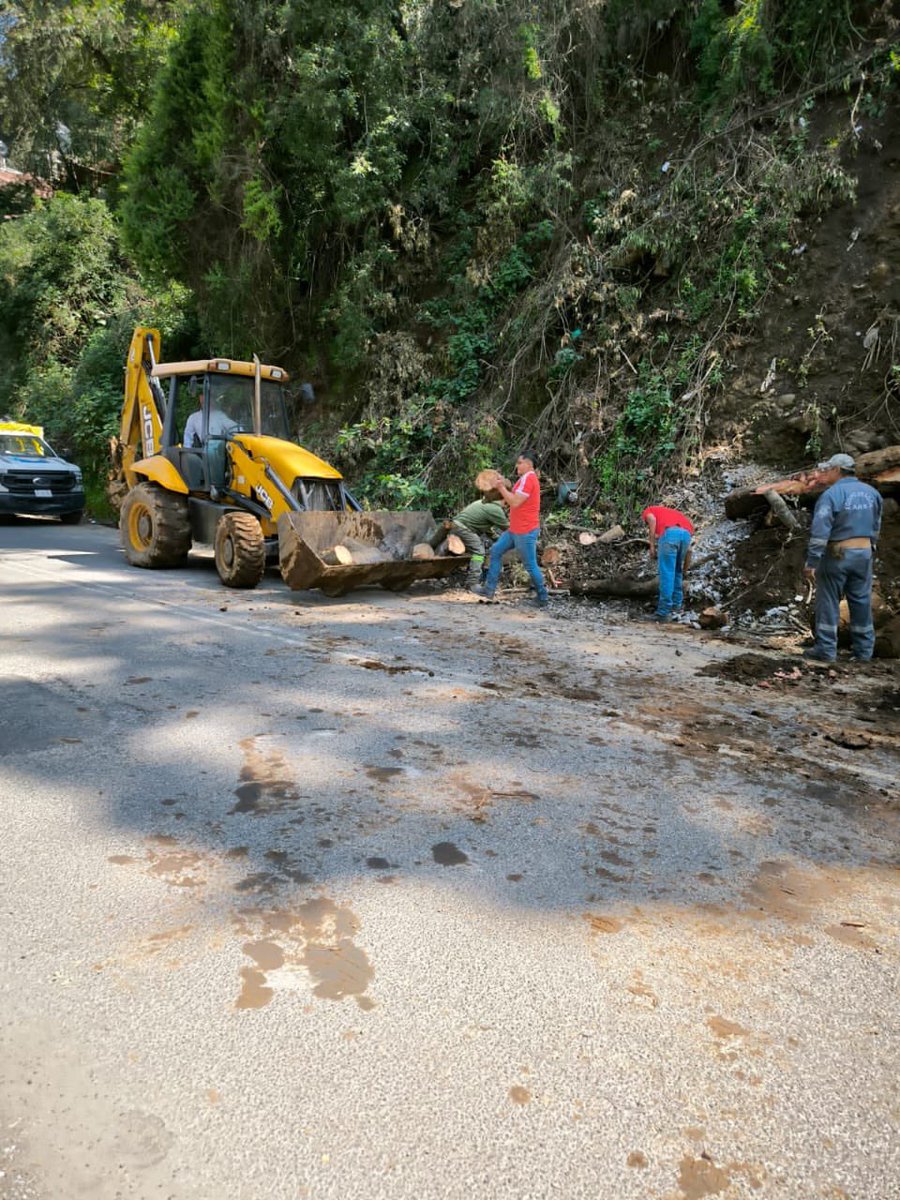 cuajimalpa_gob's tweet photo. Nuestra Unidad de Mejoramiento Urbano se encuentra trabajando en #SanPabloChimalpa,  previo a la tradicional carrera del Venado 🏃‍♂️🦌 este domingo. 
#Cuajimalpa #CarreraDelVenado https://t.co/r57rRVQ3Nn