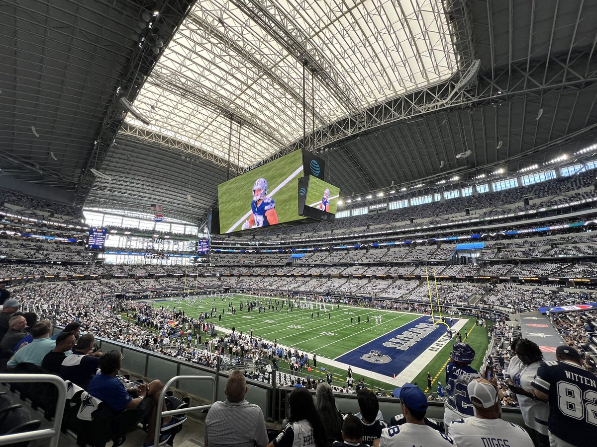CJennings210's tweet photo. Texas never disappoints 👏🏻

#dallascowboys #fortworthtexas #fortworthstockyards https://t.co/G9aCXdOWzU