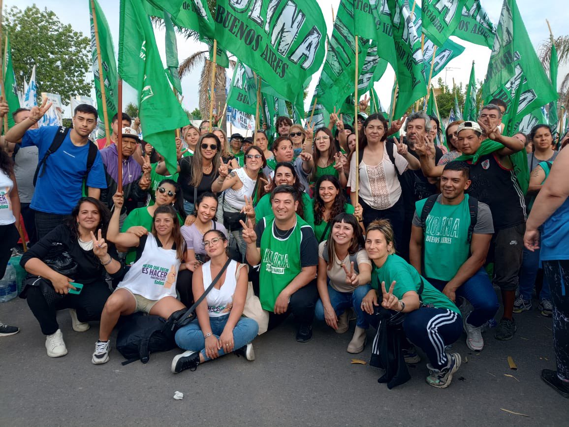 KolinaBsAs's tweet photo. 🔆🇦🇷 LEALTAD AL PUEBLO • LA PATRIA NO SE VENDE 

Hoy, en el #DíaDeLaLealtad, acompañamos al gobernador @Kicillofok en el acto por el 17 de octubre, en el Km. 0 del peronismo. 

"No alcanza con ser oposición. Tenemos que ser alternativa y tenemos que ser futuro." https://t.co/RECuGhB2Ru
