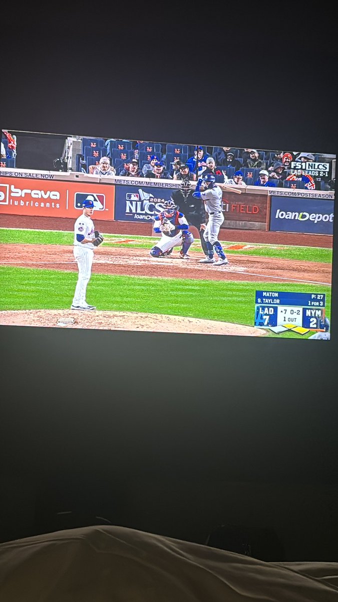 Alejandro_3116's tweet photo. Aquí viendo a mis Dodgers, que estamos muy cerca del 3ero de la serie https://t.co/0c7gUTCdsj