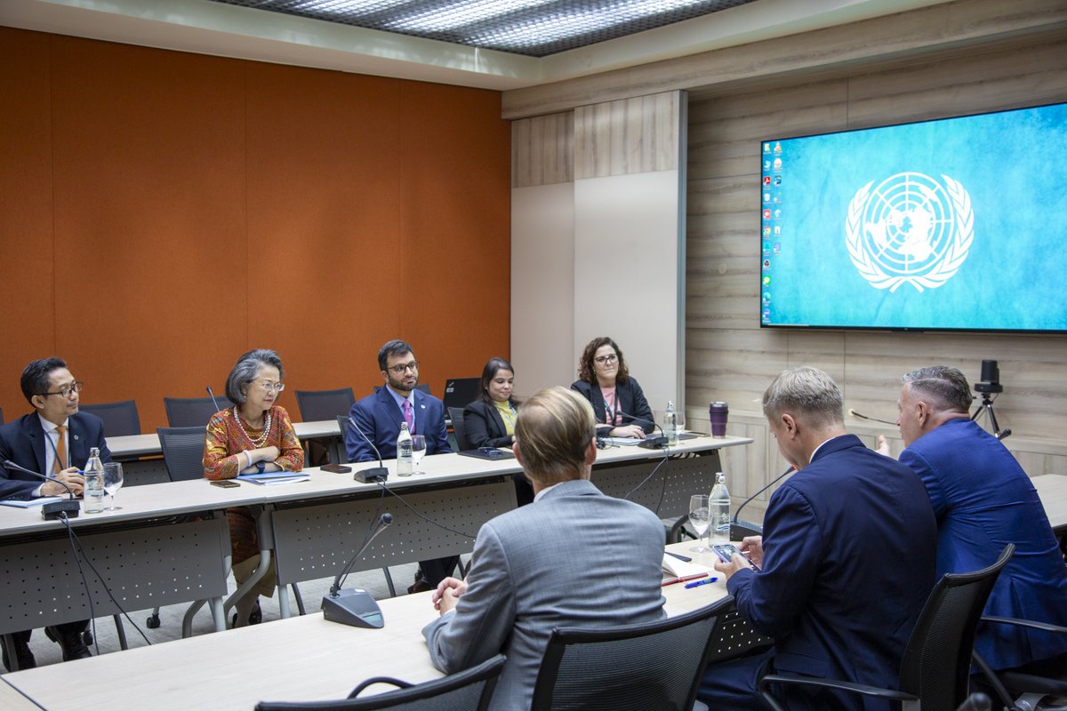 UN_Armida's tweet photo. Engaging discussion with Hans-Ulrich Sudbeck of @GERinThailand and @giz_gmbh reps on our #UrbanAct partnership, driving sustainable urban development in #AsiaPacific.
We also explored future collaborations in areas such as #AirPollution (#RAPAP) and beyond. https://t.co/b2YJKRISkT
