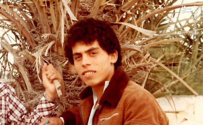 هل تعرف من هذا الشخص⁉️⁉️
إذا كنت تعرفه.. علق باسمه وضع له قلب. 
#يحيى_السنوار #جمعة_مباركة