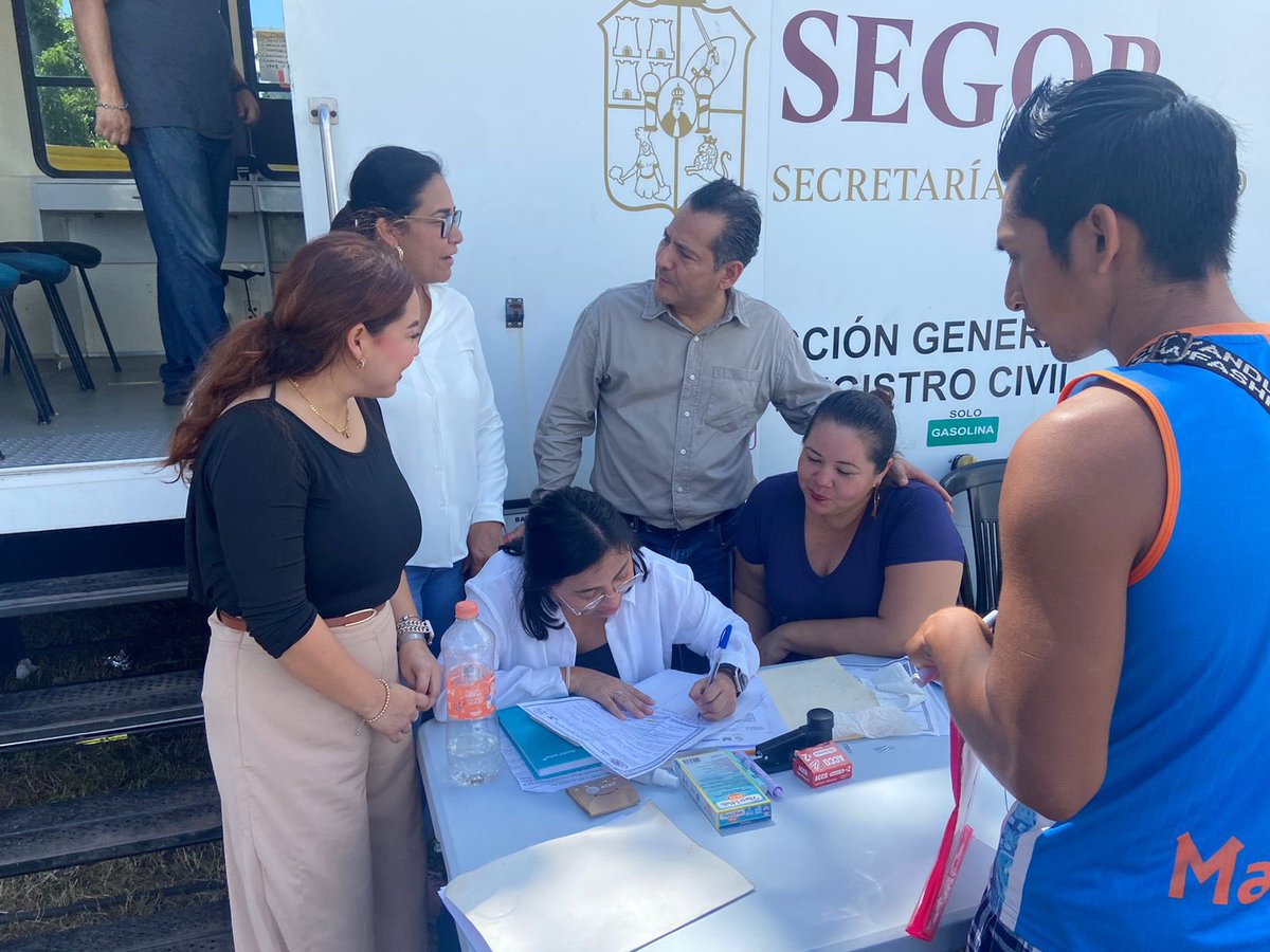 JesusAliTabasco's tweet photo. Sin duda una jornada muy productiva hoy del Gobernador Javier May Rodríguez en la atención personalizada al pueblo de la Villa Vicente Guerrero, Centla. No solo hay cercanía sino repuestas para las y los tabasqueños. Es un honor acompañarle #GobiernodelPueblo #GobiernodeTerritorio