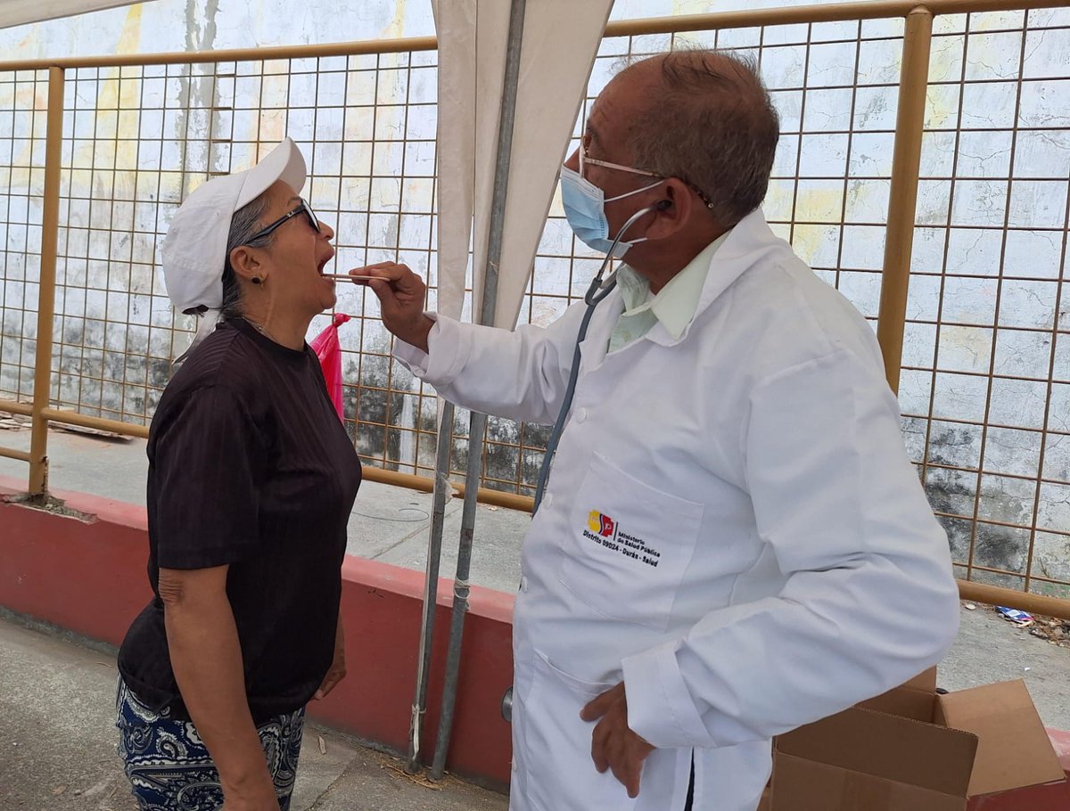 Salud_Guayas's tweet photo. #Durán | Directora Distrital junto al personal del #Distrito09D24 participa en la "Jornada Comunitaria por el Nuevo Ecuador" con brigada médica, entrega de medicamentos, punto de vacunación canina y felina, punto informativo de #AguaSegura en el sector de #AbelGilbert2. https://t.co/mNfkSyNbej