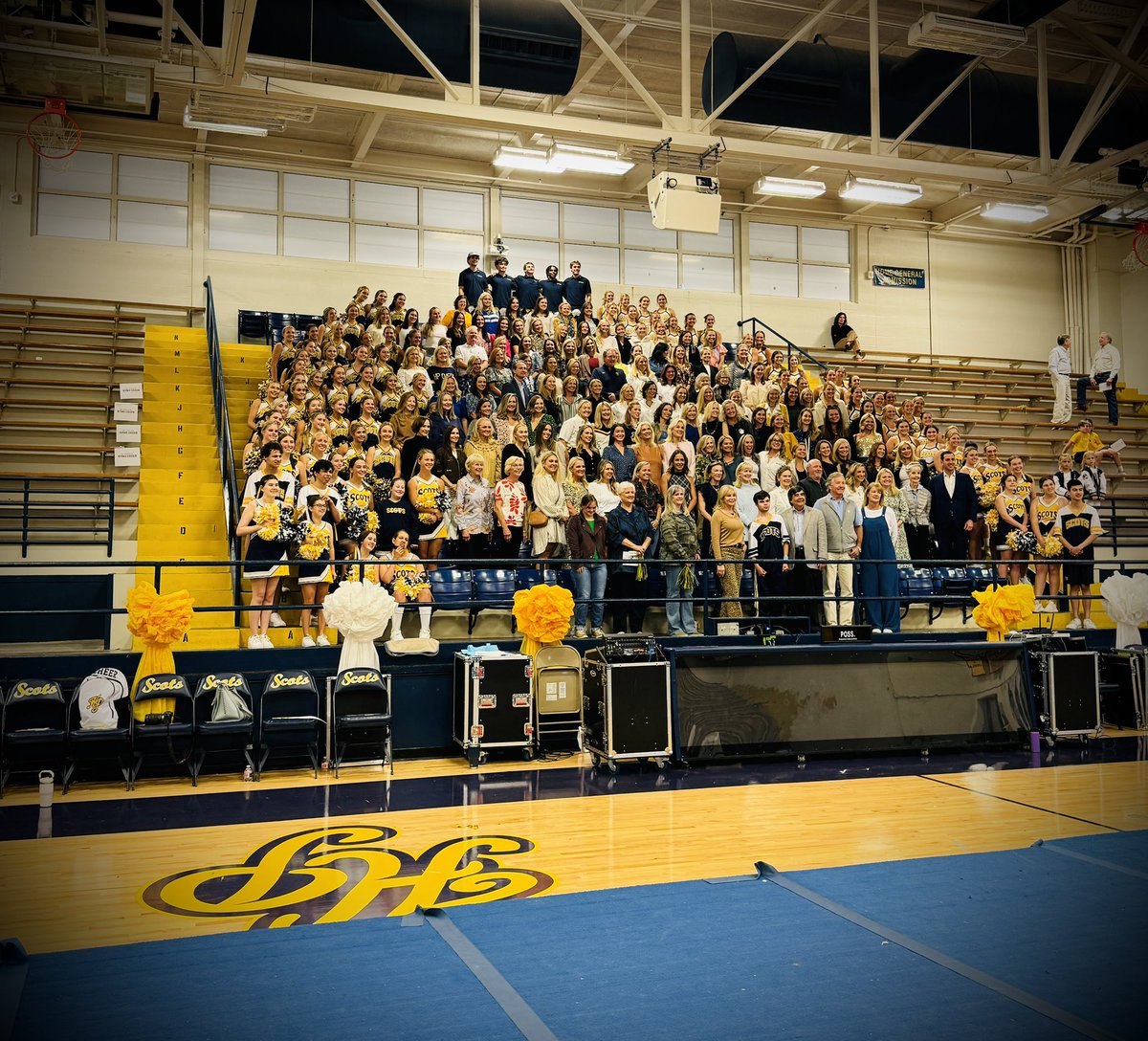 DrRockwood's tweet image. 100 Years of Cheer! 📣 👏 #HPISD