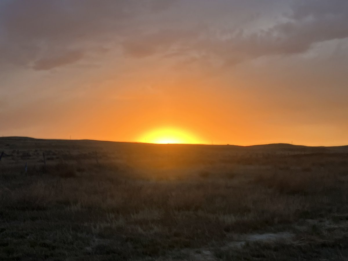 LyleB86419's tweet image. Beautiful sunset in the North Platte River valley