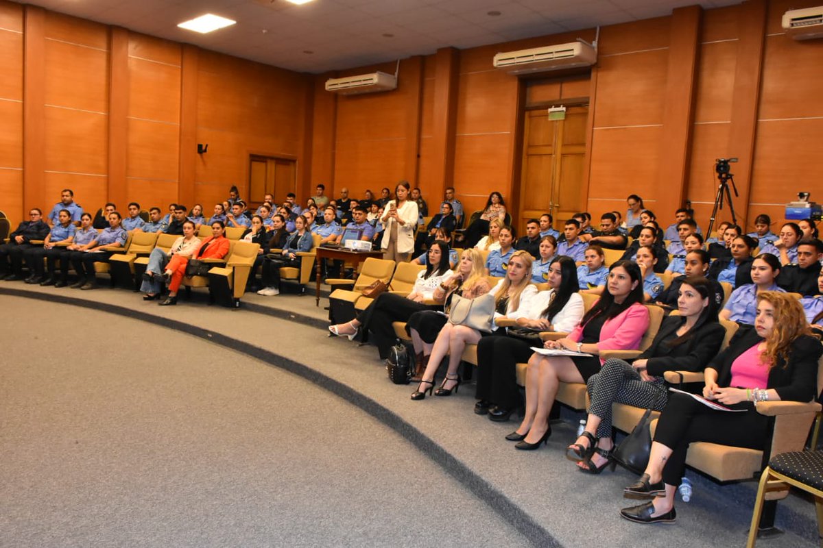 ⚖𝗩𝗶𝗼𝗹𝗲𝗻𝗰𝗶𝗮 𝗱𝗲 𝗚𝗲́𝗻𝗲𝗿𝗼: 𝗖𝗼𝗻𝘁𝘂𝗻𝗱𝗲𝗻𝘁𝗲 𝗰𝗶𝗲𝗿𝗿𝗲 𝗱𝗲 𝘁𝗮𝗹𝗹𝗲𝗿 𝗱𝗶𝗿𝗶𝗴𝗶𝗱𝗼 𝗮 𝗳𝘂𝗲𝗿𝘇𝗮𝘀 𝗱𝗲 𝘀𝗲𝗴𝘂𝗿𝗶𝗱𝗮𝗱 𝗱𝗲 𝗟𝗮 𝗥𝗶𝗼𝗷𝗮⚖📄Cerró Taller de Buenas Prácticas con Perspectiva de Género #JusticiaLaRioja➡justicialarioja.gob.ar/index.php/typo…