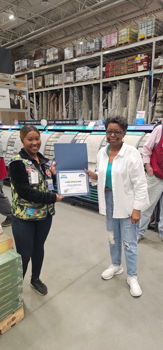 tiffany_shealey's tweet photo. It's Front End Appreciation this week and our team puts in a lot of work keeping the Front End running and our customers happy. It was an honor to award a few of them for what they do. 

#hungrytowin #allin https://t.co/scVE5M8V1k