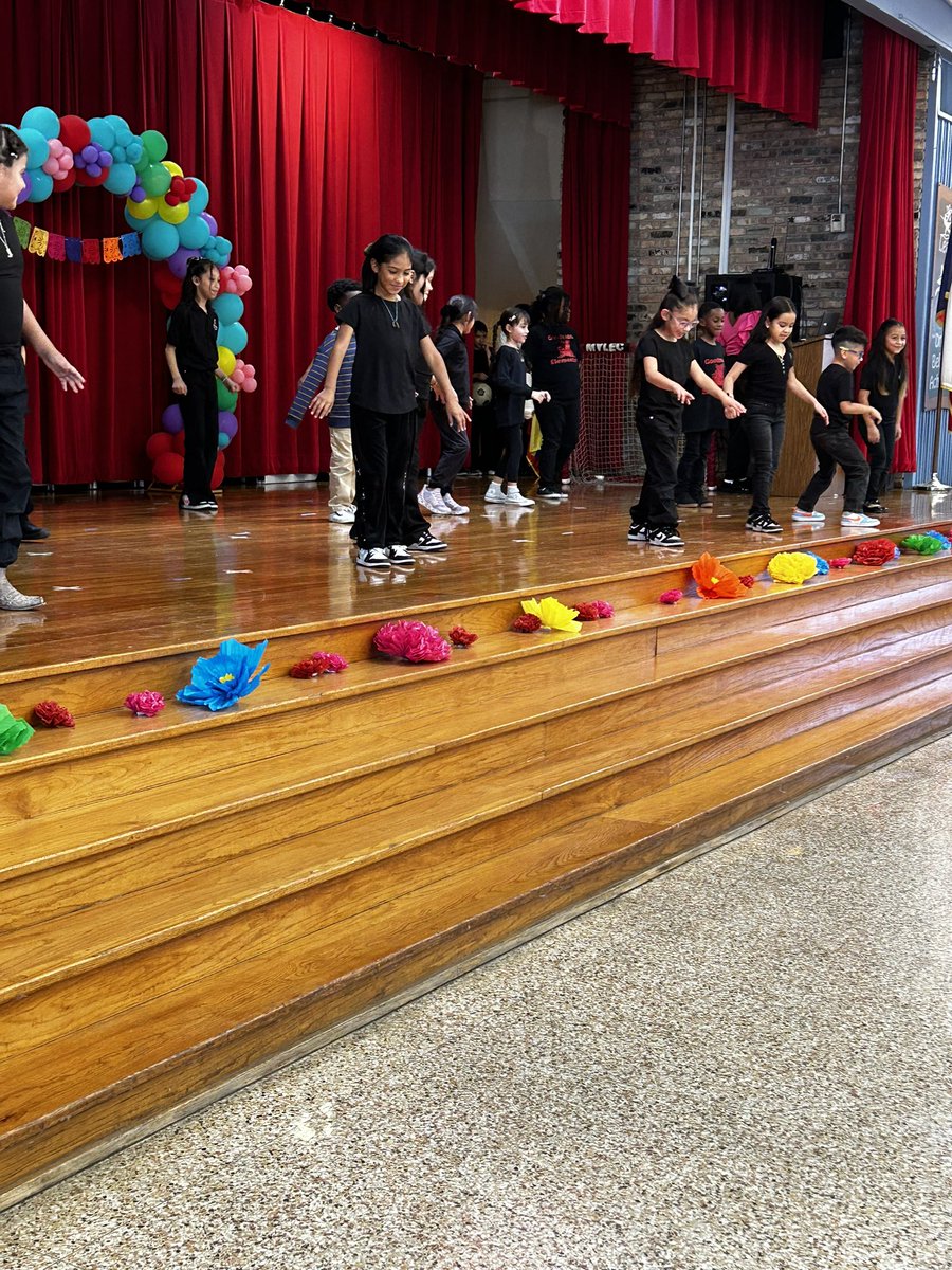GoodmanES_AISD's tweet image. Our scholars did an outstanding job on our Hispanic Heritage program! Standing room only to see the presentation. @WardLadon @TraylorKappelle @minegonzo @crisaundraj