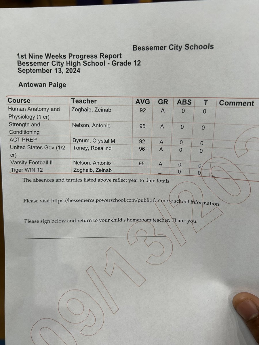 All A’s on my report card and progress report👏🏽🙌🏽
Student Athlete first🙌🏽
All praise to god💫🙌🏽