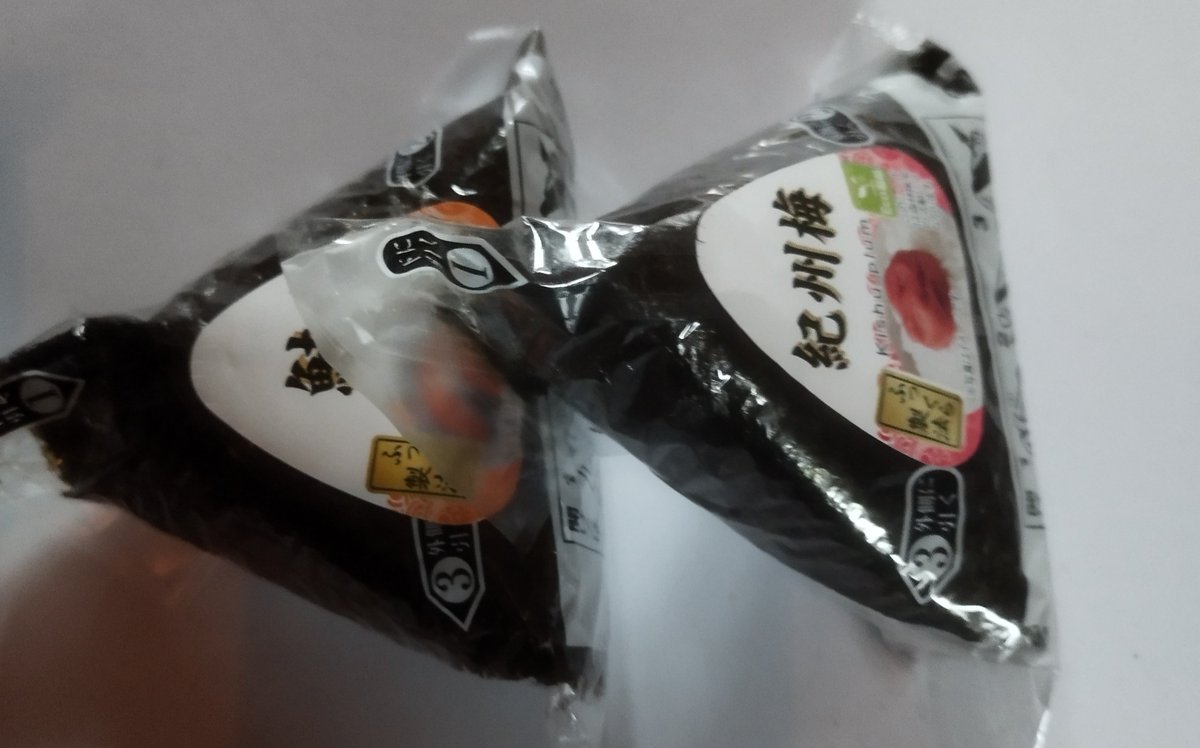 omochi147048721's tweet photo. おはようございます🌧
今日もお休みです
今から朝ごはん🍙🍙🥤
#onig https://t.co/x6pSKGICJd