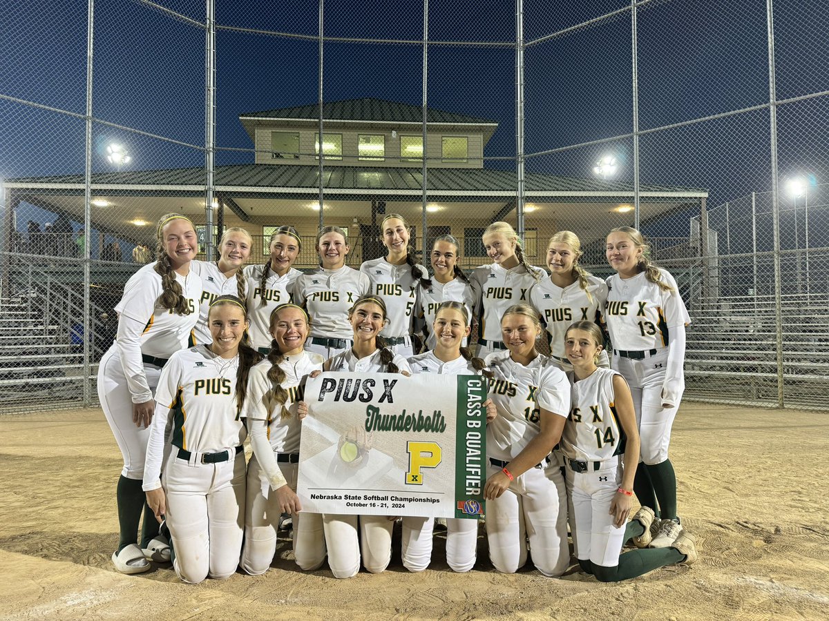 What an amazing season these ladies worked hard for! Top 4 finisher of Class B! We are so proud of you all! Amazing seniors we will miss extremely!💚💛 #rollbolts