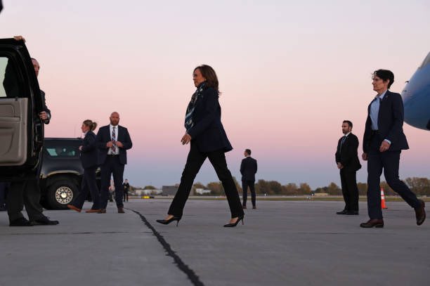 ElLo_dyie's tweet photo. "Every sunset brings the promise
of a new dawn." ๐
#NotTheLast #KamalaHarris2024 #Leading
๐ธ:Scott Olson https://t.co/3lCobJLV81