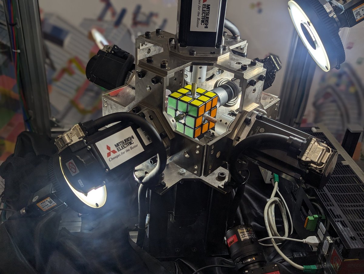 It's the last day of #CEATEC and if you haven't seen everything now is your last chance to watch a Guinness World Record Holder at work.