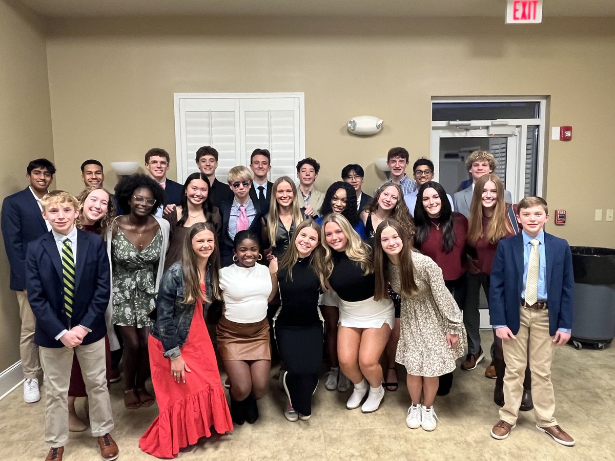 TupSwim's tweet photo. State Dinner πββοΈ π Thank you Lawndale Presbyterian hooking us up tonight! #carbloading #statechampionship #gowave #cleanedupnice https://t.co/d1auFiX5Ln