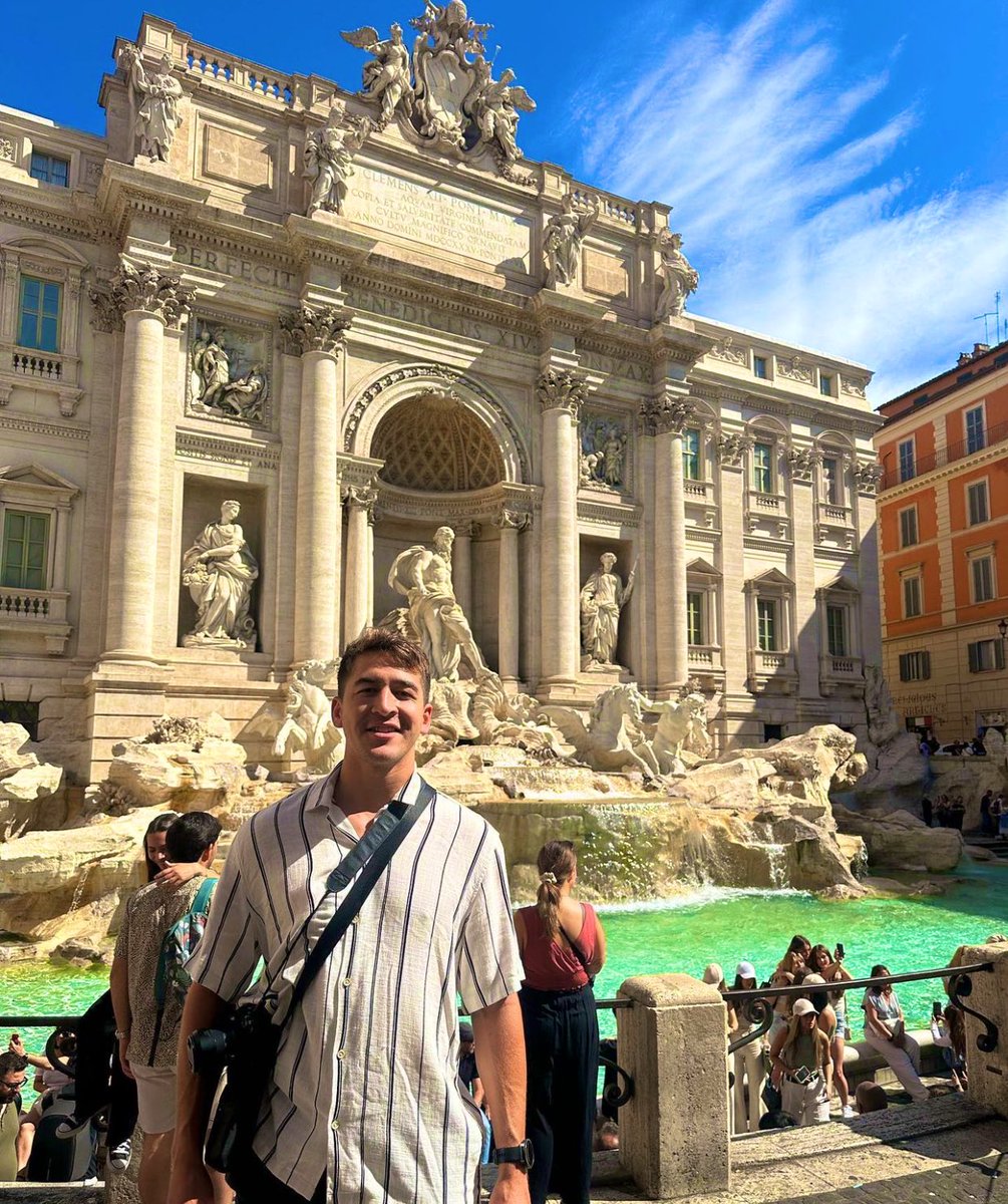 davidcitofc's tweet photo. Italy 🇮🇹 …you are out of this world! #rome  #trevifountain  #mexican https://t.co/kpA6QCsclR