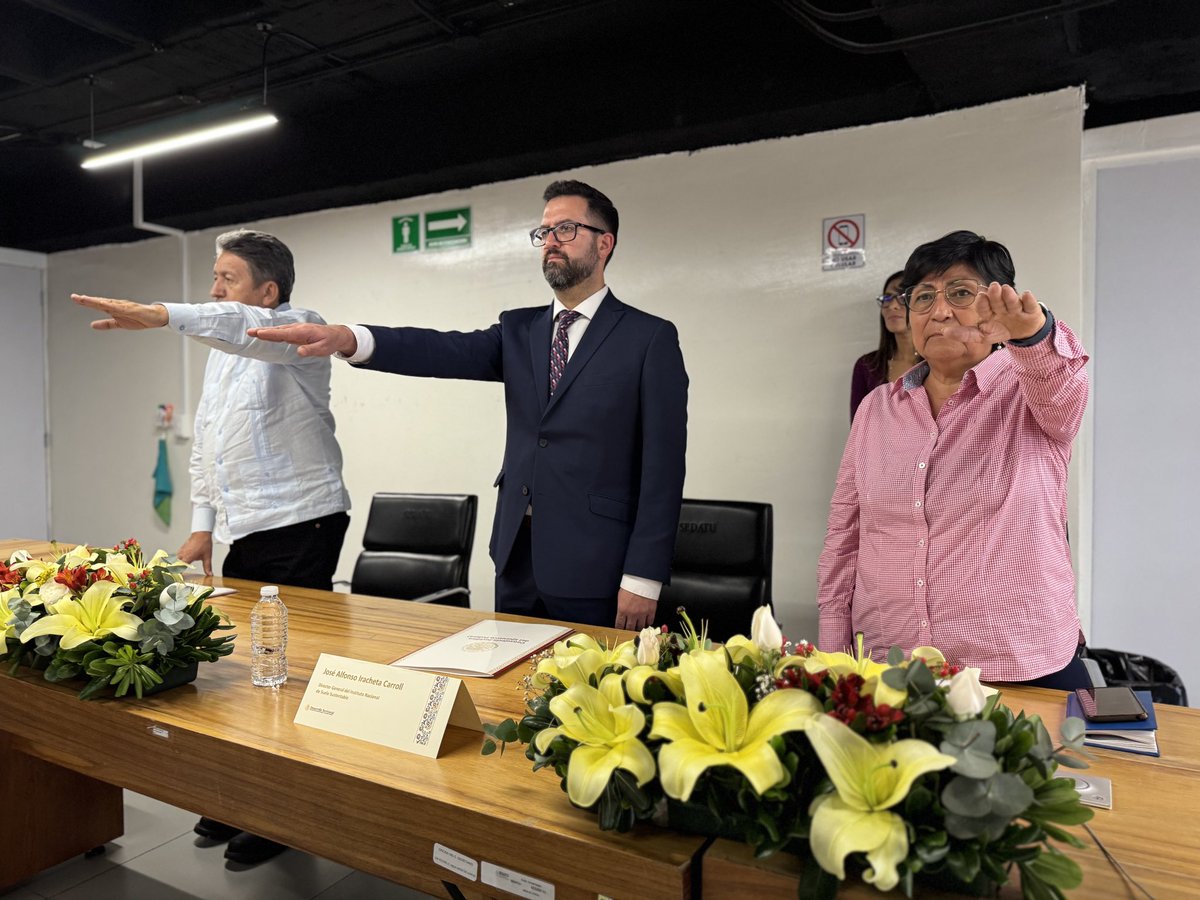 #Boletín 

Edna Vega Rangel toma protesta al nuevo equipo de Sedatu; reafirman compromiso de garantizar una mejor calidad de vida a las familias mexicanas

Consulta información completa en: gob.mx/sedatu/prensa/…