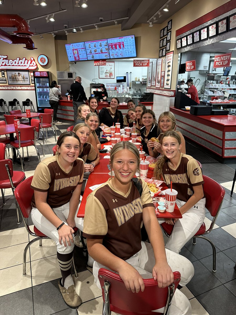 Windsor Softball tweet media