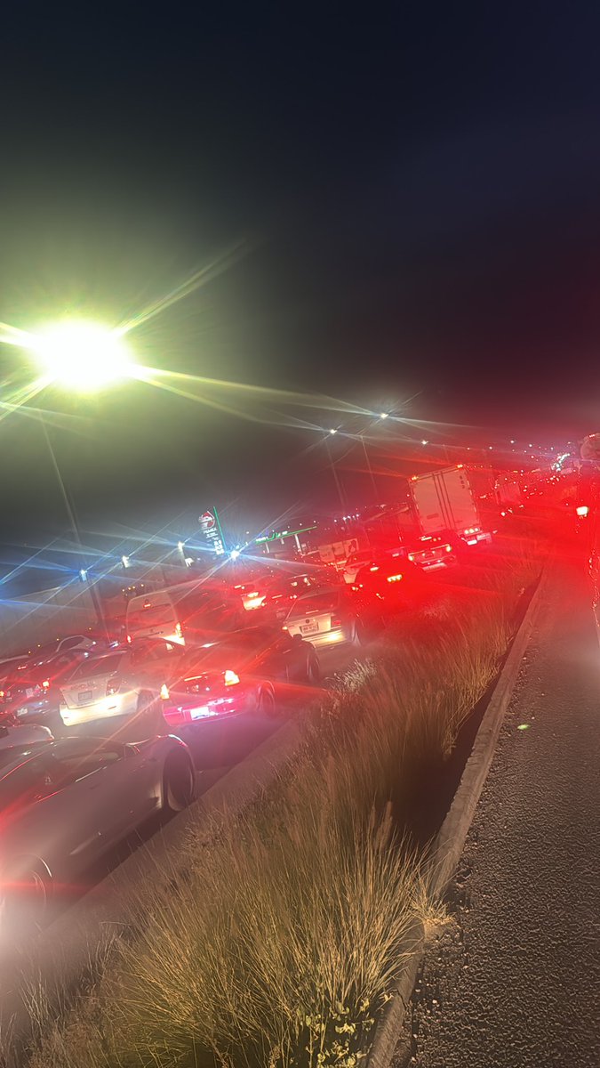 MaRoGaMaz's tweet photo. Caos total Ida y vuelta en retorno para tomar autopista a Tlaxcala y en general en la ciudad parece que no tienen un asesor de obras les gusta hacer todo al mismo tiempo @Imagen_Puebla @aztecapuebla @Gob_Puebla @Televisa https://t.co/lSkSRiDTHH