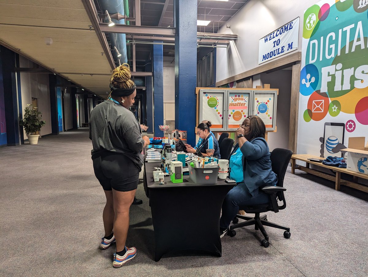 Our Lubbock University Team out here doing workkkk!!! Thank you <a href="/RomanVargasWTX/">Roman Vargas</a> for sharing your team with me! 
#WinAsOne ☝🏾 #StayConnected 
<a href="/NTX_Anuksha/">Anuksha Mathur</a> <a href="/dbustamante1210/">David Bustamante</a> <a href="/NTXKristaGuzman/">Krista Guzman</a> <a href="/Liz_Arch1/">Liz Archuleta</a> <a href="/NTXEVENTSTEAM/">NTX Sales Event Team</a>