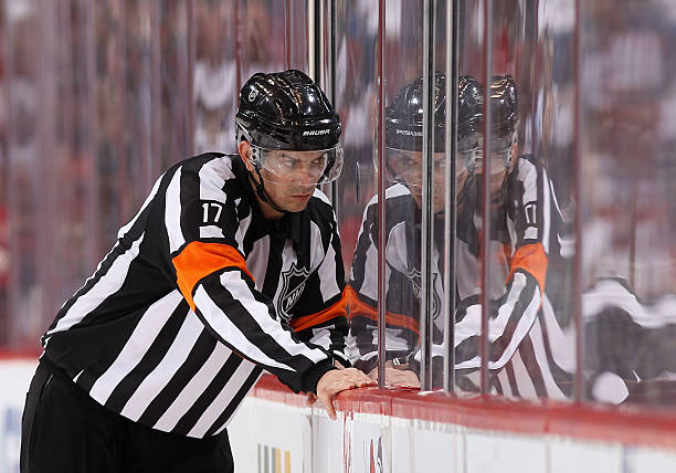 ScoutingTheRefs's tweet photo. Sharks vs. Blackhawks
Referee: Michael Sullivan #47
Referee: Frederick L'Ecuyer #17
Linesman: Kilian McNamara #93
Linesman: Jonny Murray #95
https://t.co/SVdkfLH8qC
#TheFutureIsTeal #Blackhawks #SJSvsCHI #NHL https://t.co/BJ9xr9ZnvT
