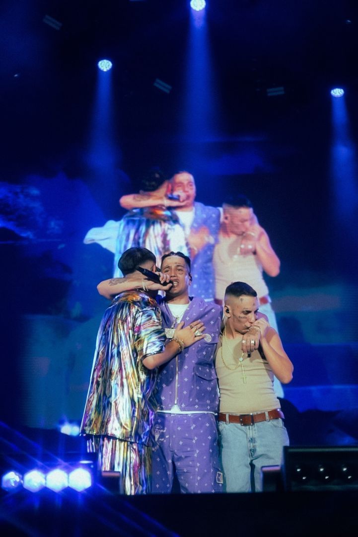 "Mis amigos orgullosos por ver mi corona"