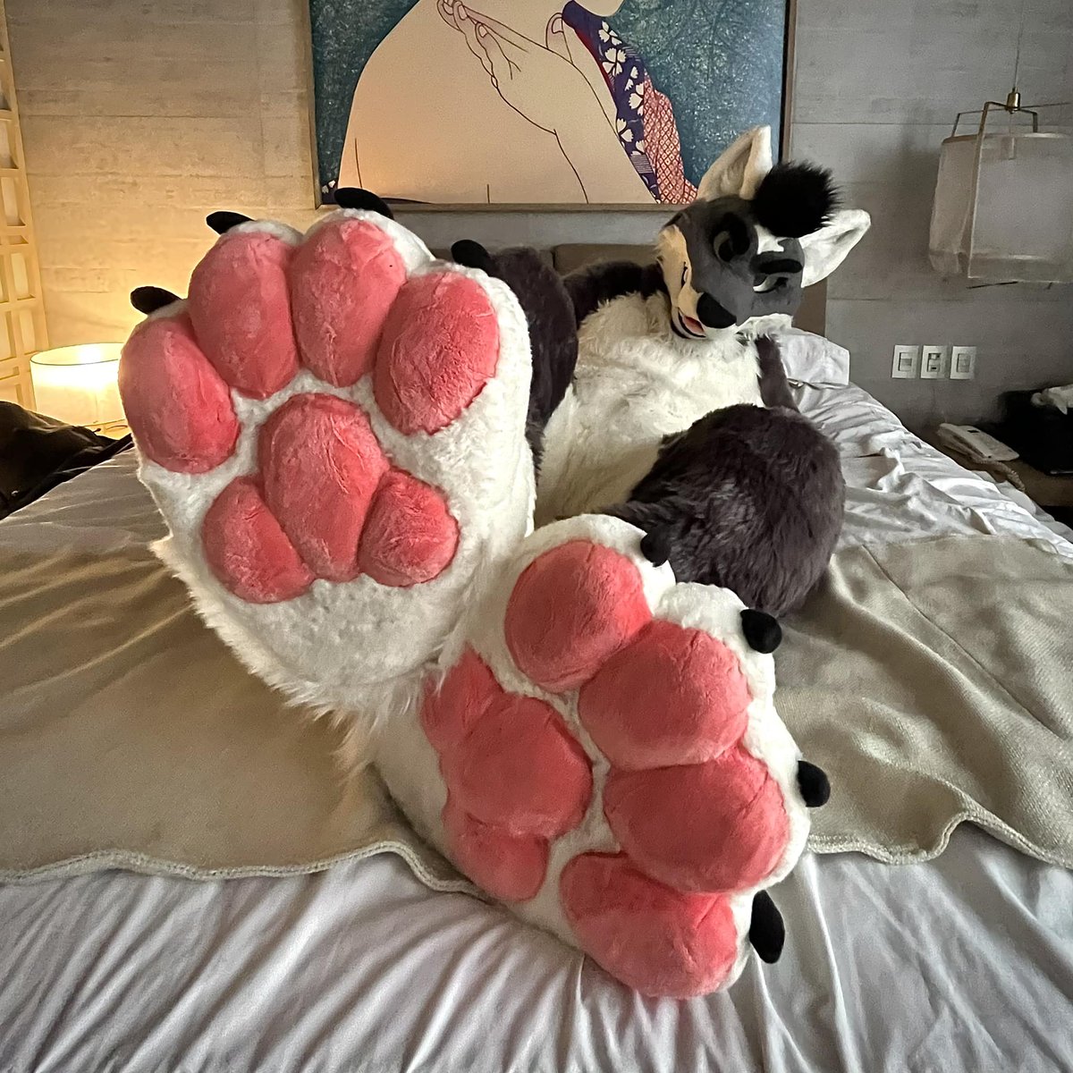 We finished <a href="/BoneBurier/">The Big Bad Wolf 🔜 Megaplex</a> bodysuit with a new big paw style! 🐾✨