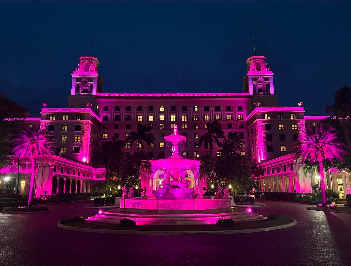 IDontCareBear's tweet photo. The Breakers Palm Beach tonight & tomorrow.
#PinkPumpkins
#BreastCancerAwarenessMonth https://t.co/AsIcL8g6g4
