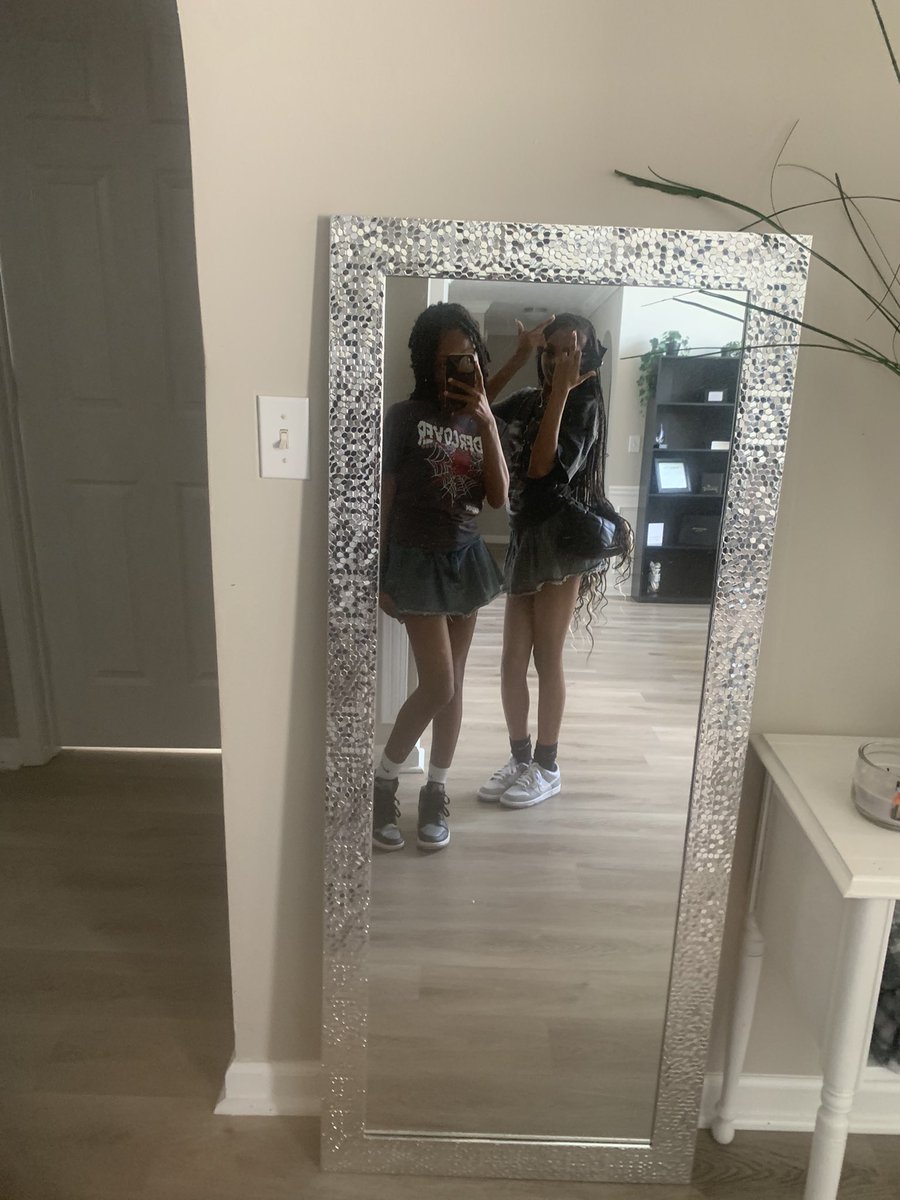 xv4mp1r3x's tweet photo. we so cool https://t.co/twPvIG2loV