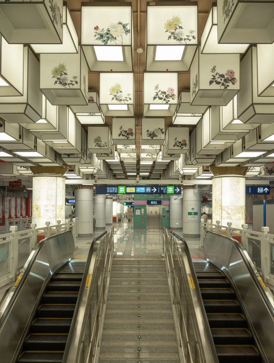 tongbingxue's tweet photo. Artistic design of Beijing subway, newly opened line 19. https://t.co/JYRG3BMYme