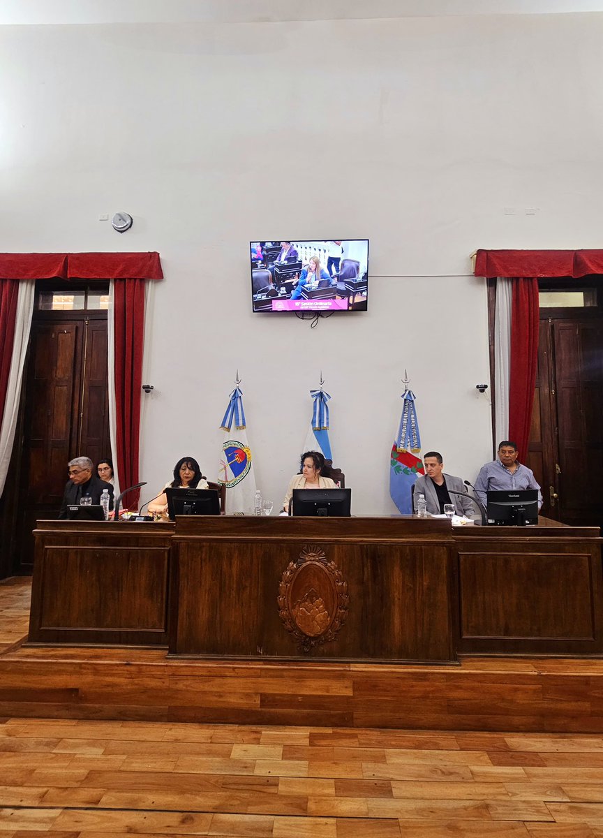 terelunalarioja's tweet photo. En este día tan especial p/los que creemos en la justicia social y que se debe construir cada día desde nuestros lugares de representación, sesionamos para ratificar las Escalas Salariales p Personal Retirado de la Policía y Servicio Penitenciario #LealtadalPueblo #17deOctubre https://t.co/8acmGmFI2d